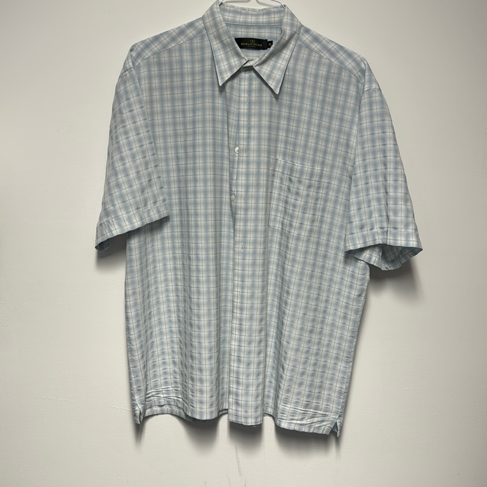 Bugatchi XL short sleeve button down.  Blue and white